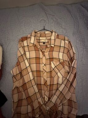 Universal Thread Plaid Button-Down Shirt in Beige and Brown